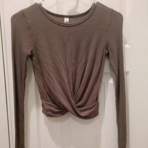 Alo Long Sleeve Light Sweater w/Front Twist XS